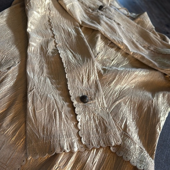 Mi Fresia | Gold Leather Blazer - Scalloped - Picture 7 of 7